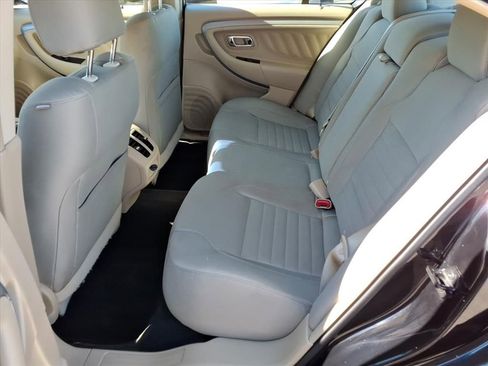 Used 2017 Ford Taurus SE image 11
