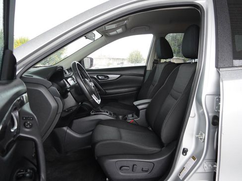 Used 2020 Nissan Rogue SV image 20