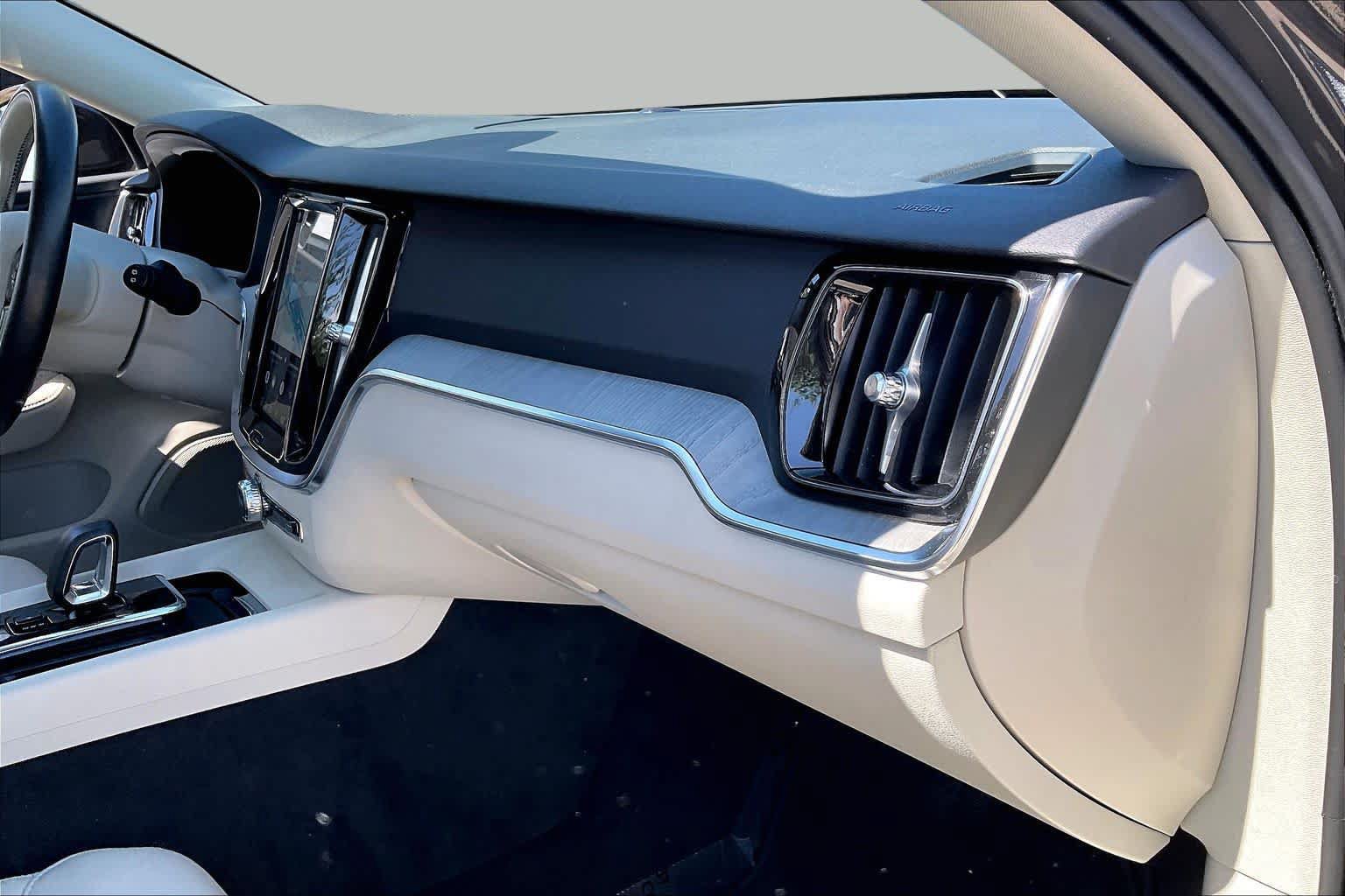 Used 2025 Volvo V60 B5 Cross Country Plus AWD/4WD image 19