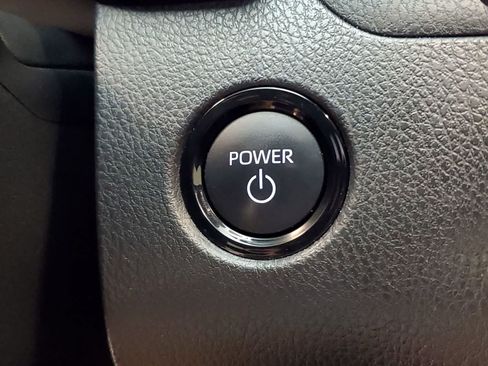 Used 2025 Toyota Camry SE FWD image 5