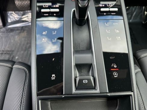 Certified 2023 Porsche Macan S image 28