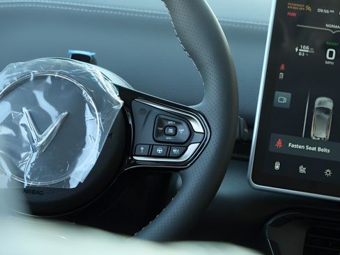 New 2025 VinFast VF 8 Eco AWD/4WD image 12