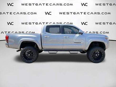 Used 2019 Toyota Tacoma SR5 AWD/4WD image 5