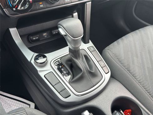 Used 2024 Kia Seltos LX AWD/4WD image 19