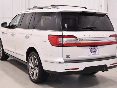 Used 2018 Lincoln Navigator Reserve w/ Technology Package AWD/4WD image 7