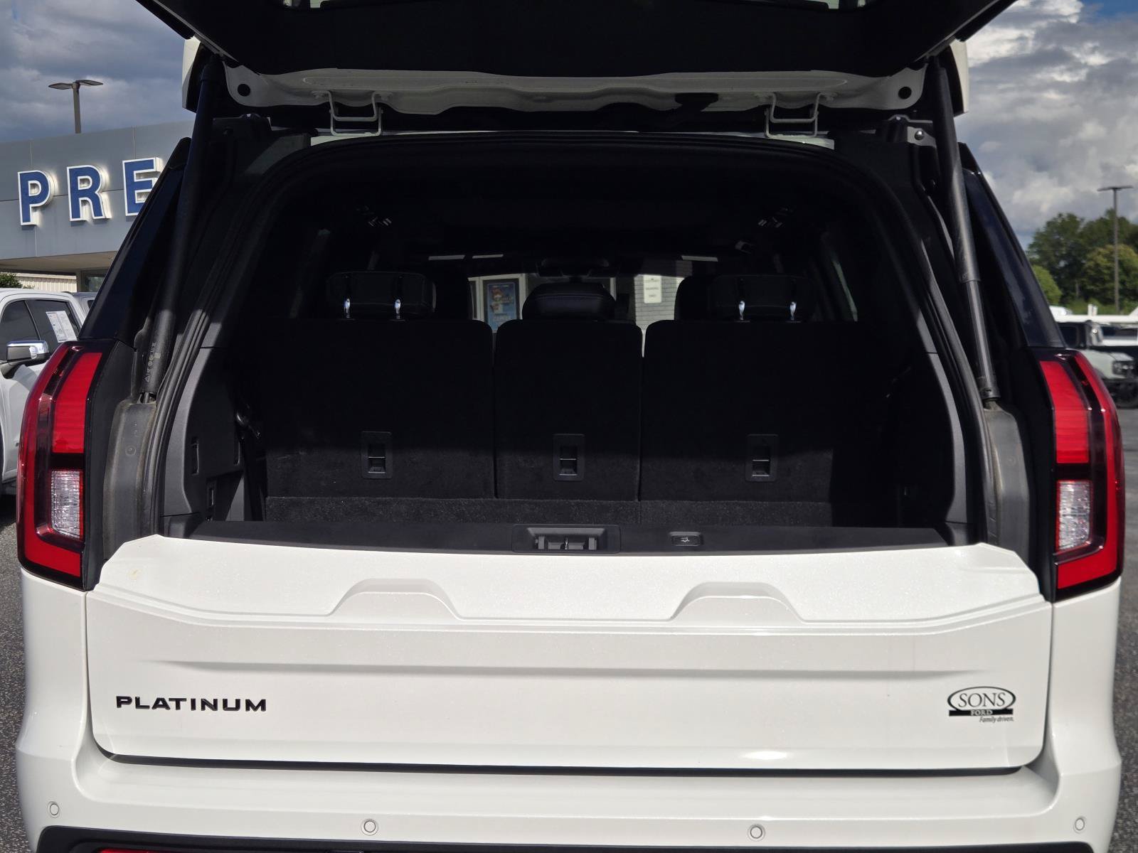 Used 2025 Ford Expedition Platinum w/ Stealth Performance Package AWD/4WD image 12