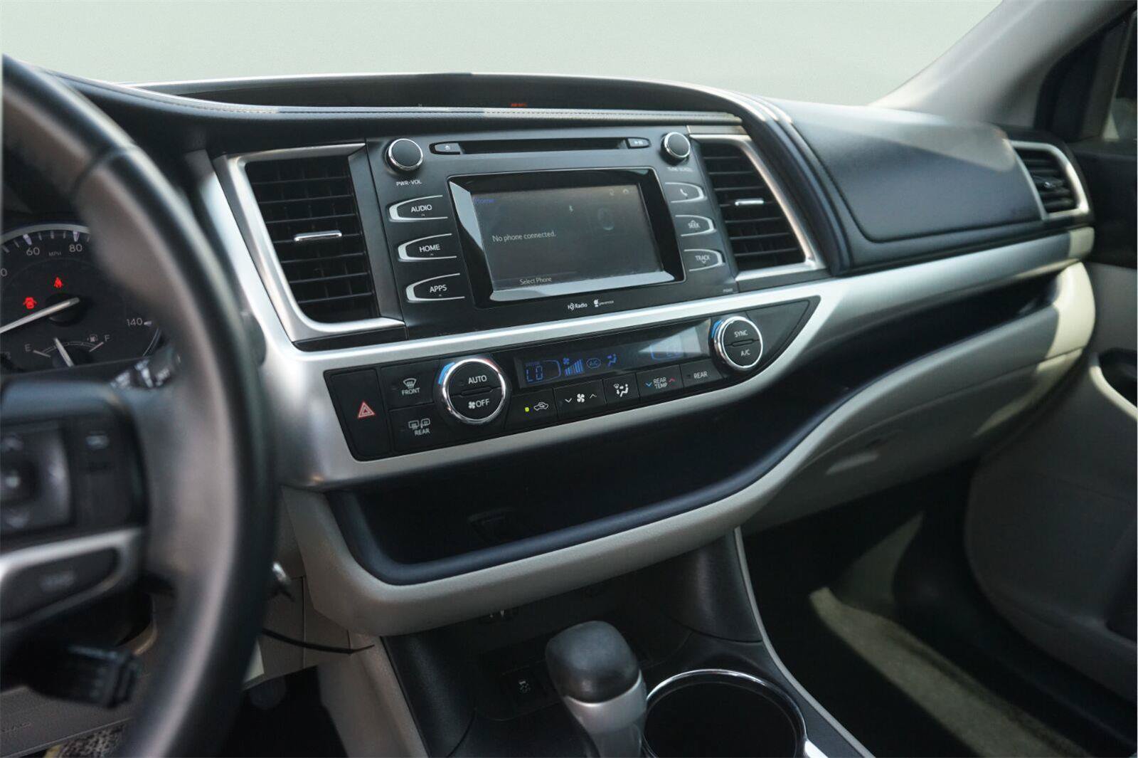 Used 2015 Toyota Highlander Plus FWD image 26