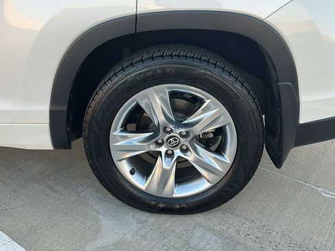 Used 2016 Toyota Highlander Limited image 18