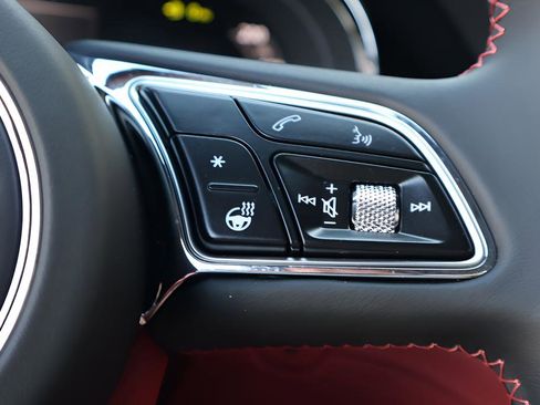 Used 2025 Bentley Bentayga AWD/4WD image 22