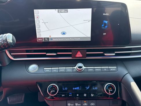 Used 2024 Hyundai Elantra SEL image 28