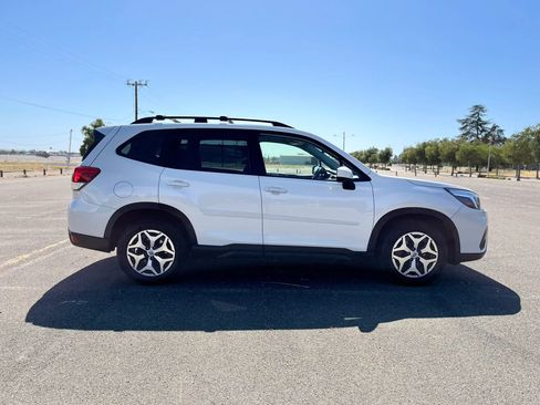 Used 2021 Subaru Forester Premium AWD/4WD image 4