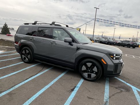 Certified 2025 Hyundai Santa Fe SEL image 7