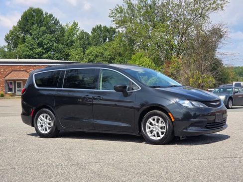 Used 2020 Chrysler Voyager Lxi FWD image 7