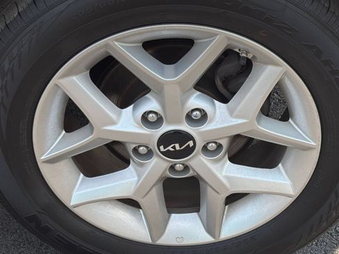 Used 2025 Kia Soul LX w/ LX Technology Package FWD image 25