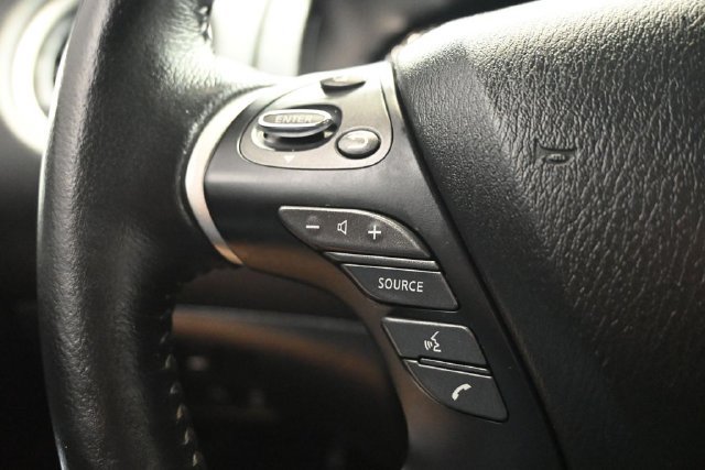 Used 2020 Nissan Pathfinder SL FWD image 17