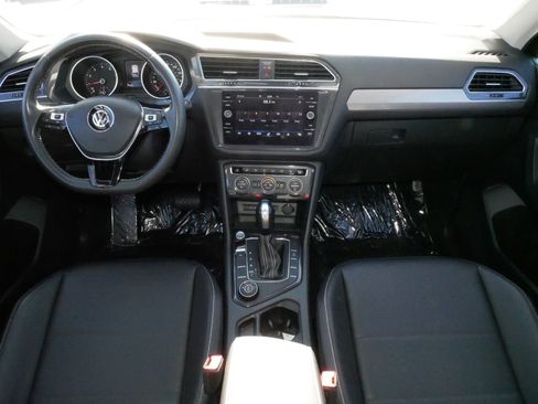 Certified 2021 Volkswagen Tiguan SE image 10