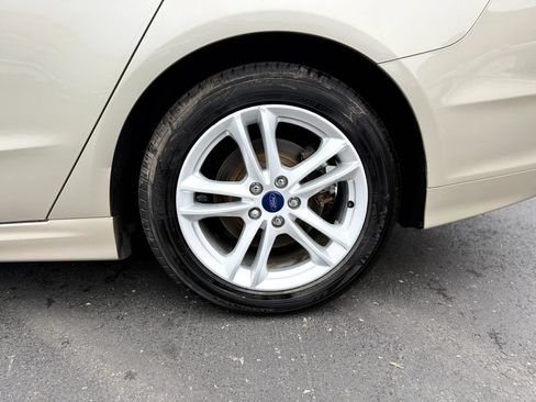 Used 2018 Ford Fusion SE FWD image 24
