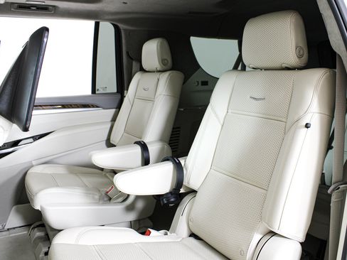 Used 2025 Cadillac Escalade ESV Sport Platinum RWD image 39