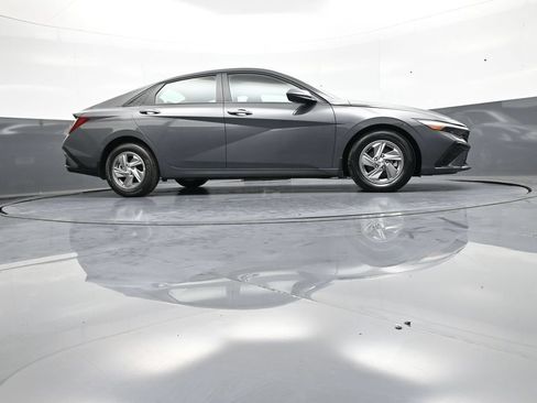 Certified 2025 Hyundai Elantra SE FWD image 28
