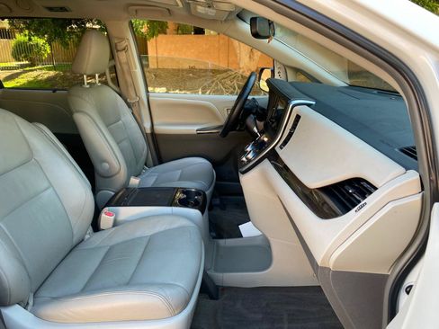 Used 2015 Toyota Sienna XLE Premium FWD image 58