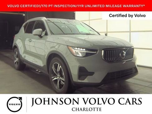 Certified 2025 Volvo XC40 B5 Core image 1