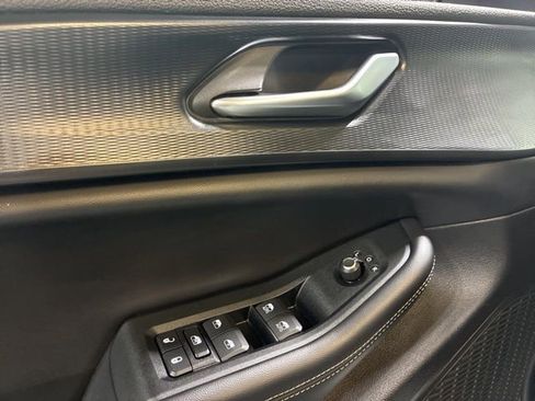 Used 2024 Jeep Grand Cherokee L Laredo image 12