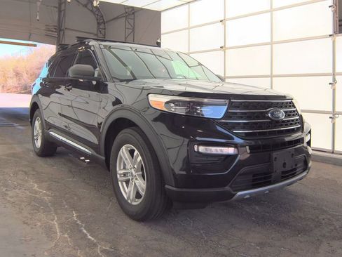 Used 2020 Ford Explorer XLT w/ Equipment Group 202A image 3