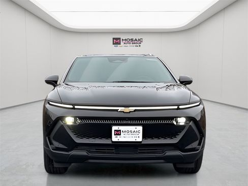 New 2026 Chevrolet Equinox EV LT image 2