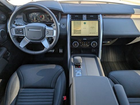 Certified 2024 Land Rover Discovery Dynamic SE image 10