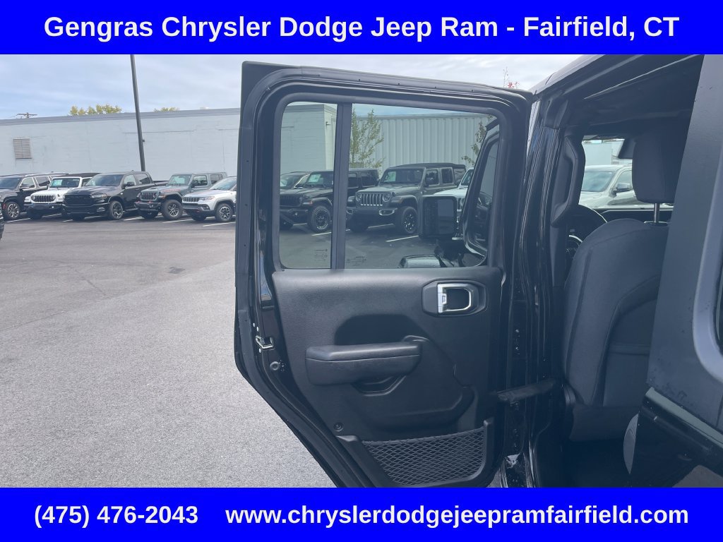 Used 2024 Jeep Wrangler Unlimited w/ Convenience Group AWD/4WD image 42