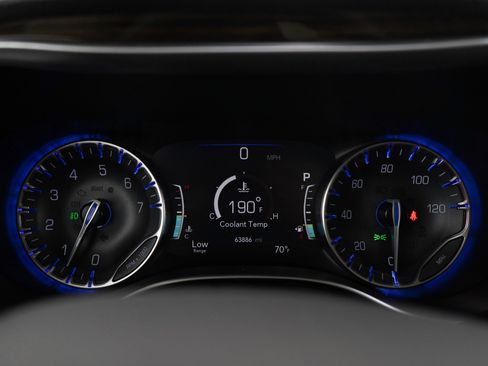 Used 2023 Chrysler Pacifica Limited FWD image 27