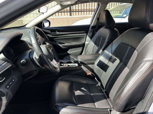 Used 2024 Nissan Altima 2.5 SR FWD image 13