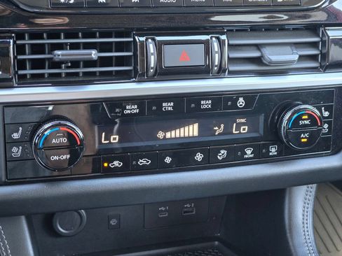 Used 2023 Nissan Pathfinder Platinum FWD image 27