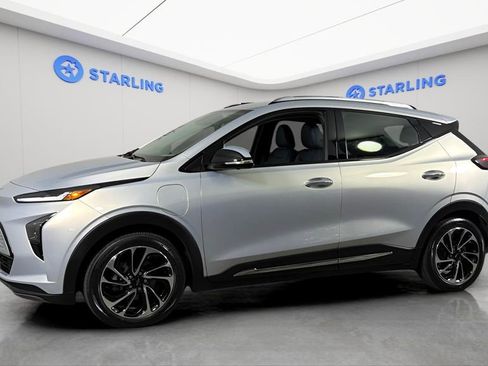 Used 2023 Chevrolet Bolt EUV Premier FWD image 3