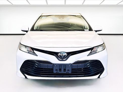 Used 2020 Toyota Camry LE image 2