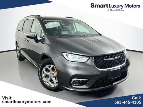 Used 2023 Chrysler Pacifica Limited FWD image 1