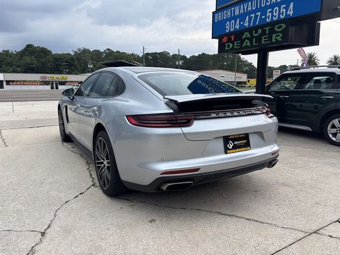 Used 2017 Porsche Panamera image 3