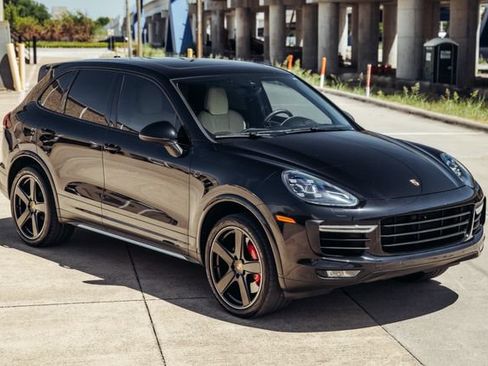 Used 2016 Porsche Cayenne Turbo AWD/4WD image 57