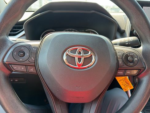 Used 2024 Toyota RAV4 LE AWD/4WD image 12