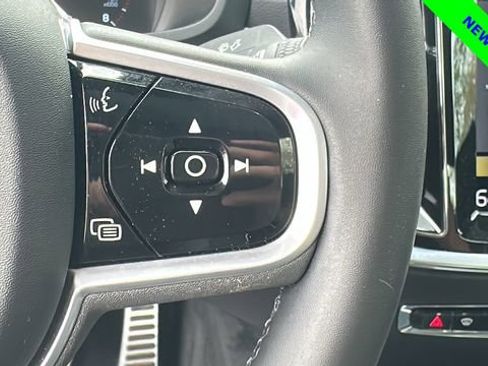 Used 2022 Volvo S60 B5 R-Design image 25