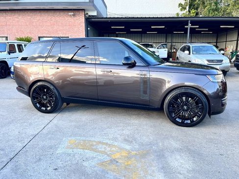 Used 2025 Land Rover Range Rover Long Wheelbase Autobiography image 3