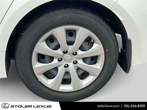 Used 2021 Toyota Corolla LE image 10