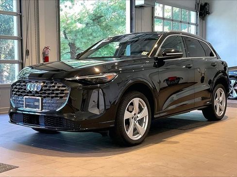 Used 2025 Audi Q5 Premium Plus w/ Premium Plus AWD/4WD image 2
