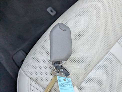 Certified 2025 Kia Sorento S w/ Panoramic Sunroof Package image 35