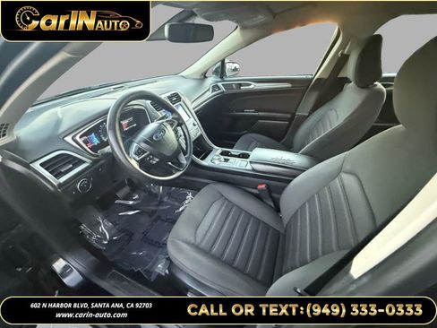 Used 2020 Ford Fusion SE image 9
