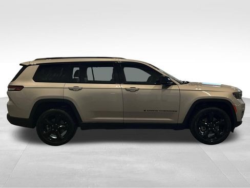 Used 2023 Jeep Grand Cherokee L Laredo AWD/4WD image 8