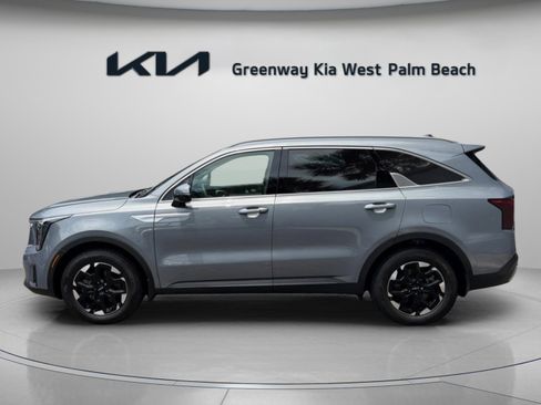 Used 2025 Kia Sorento S FWD image 4