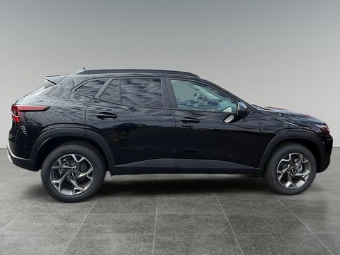 New 2026 Chevrolet Trax LT w/ Driver Confidence Package FWD image 5