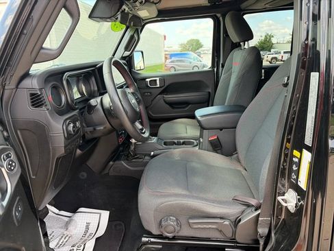 Used 2024 Jeep Wrangler Unlimited Rubicon AWD/4WD image 10