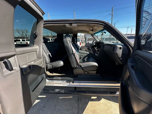 Used 2004 GMC Sierra 1500 SLE w/ Safe And Sound Package image 31